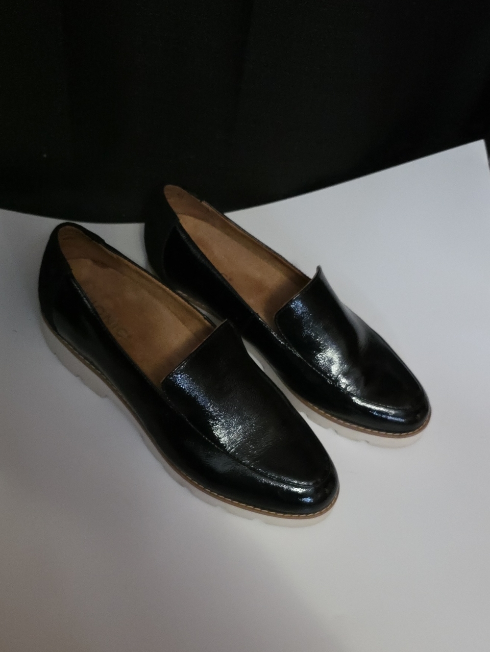 Vionic SZ 8.5 Black Kensley Patent Slip-On Loafers